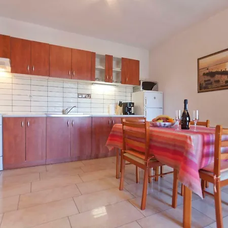 Bella Vista Apartment *